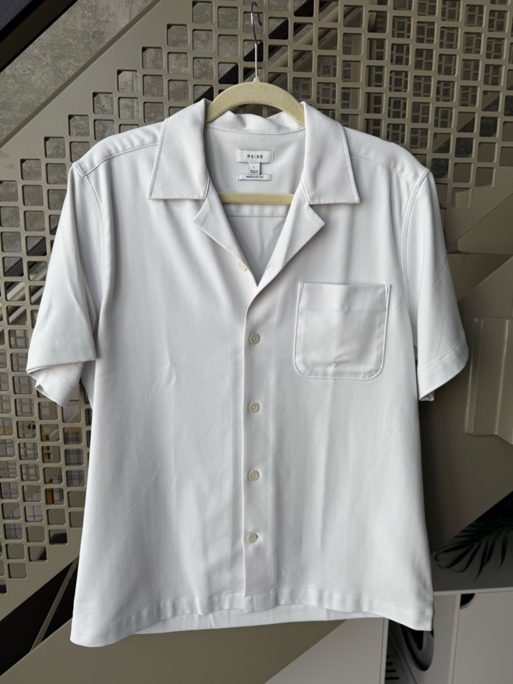 Reiss White Herringbone Short-Sleeve Camp Collar Button-Down Shirt